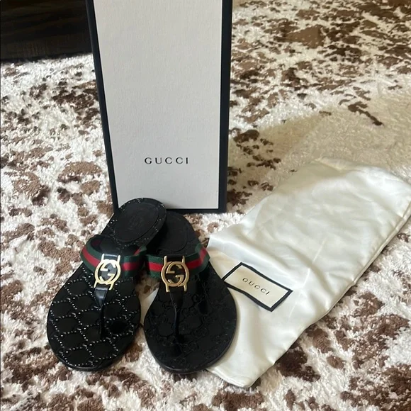 Women’s GG Gucci Black Flip Flops with Signature Straps - Picture 2 of 15